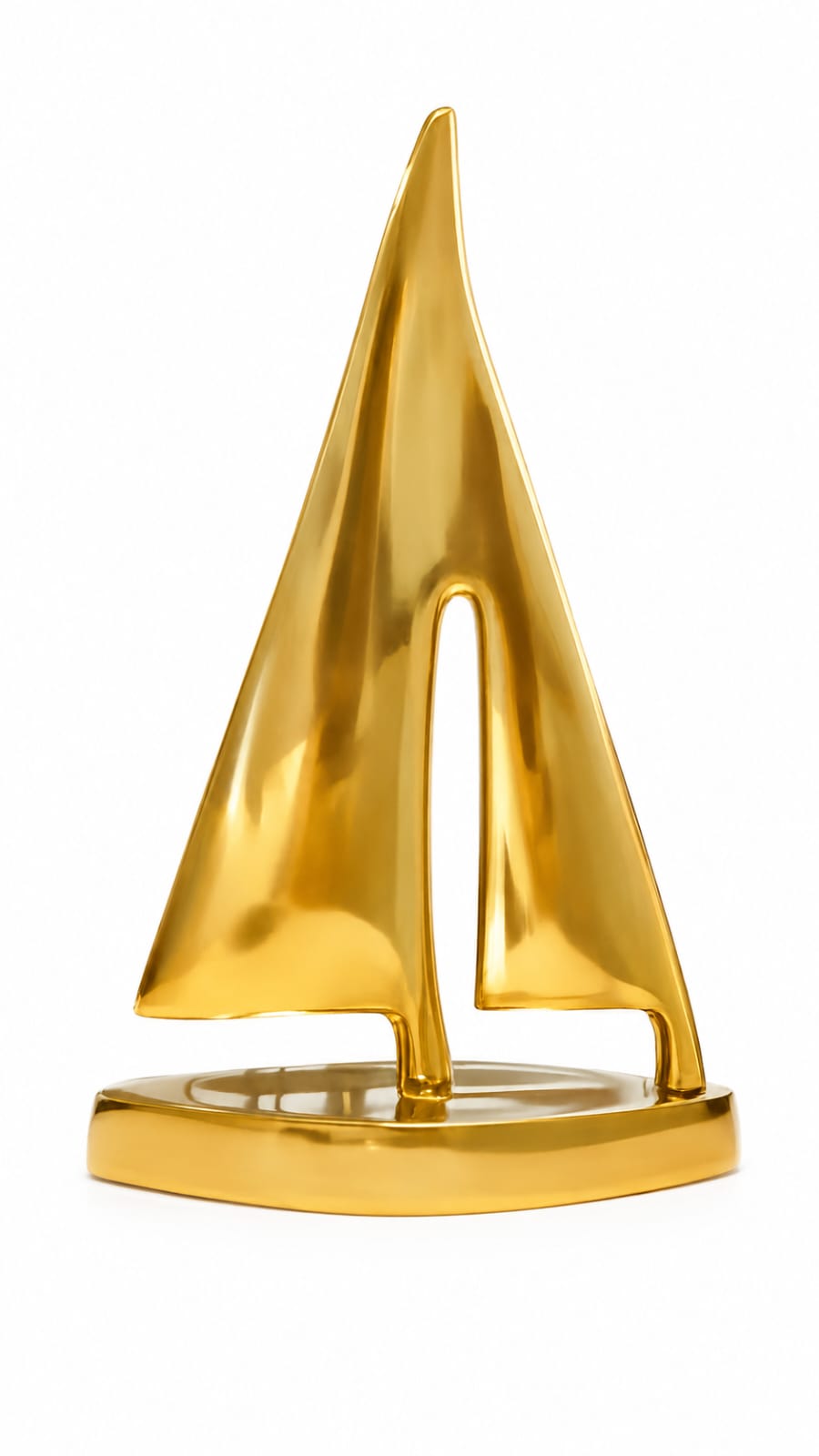 Barco em metal dourado
