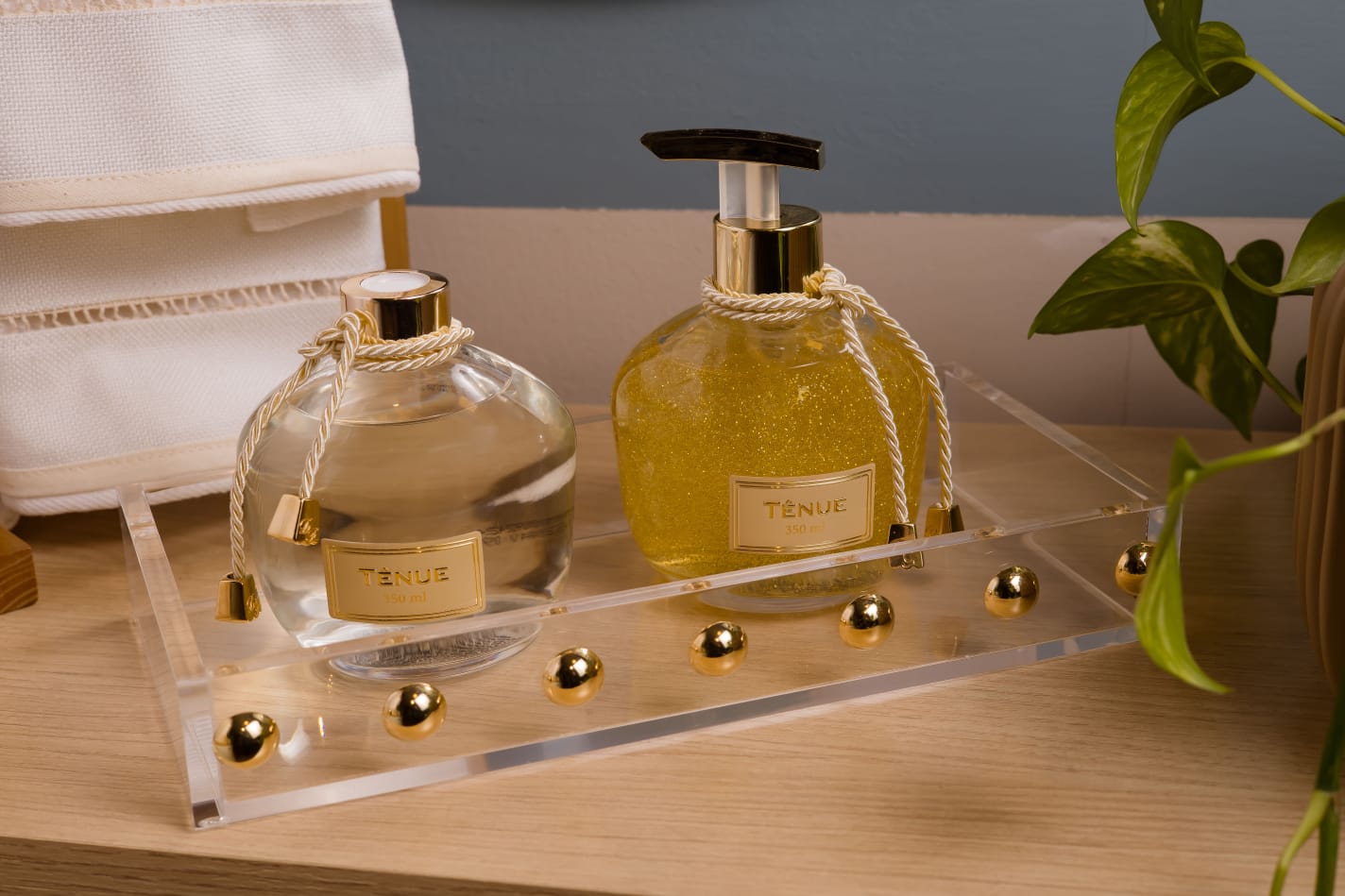 Bandeja em Acrílico 30x15 com Detalhe Dourado