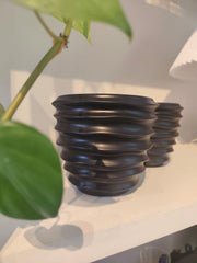 Cachepot Canelado Ondulado Preto