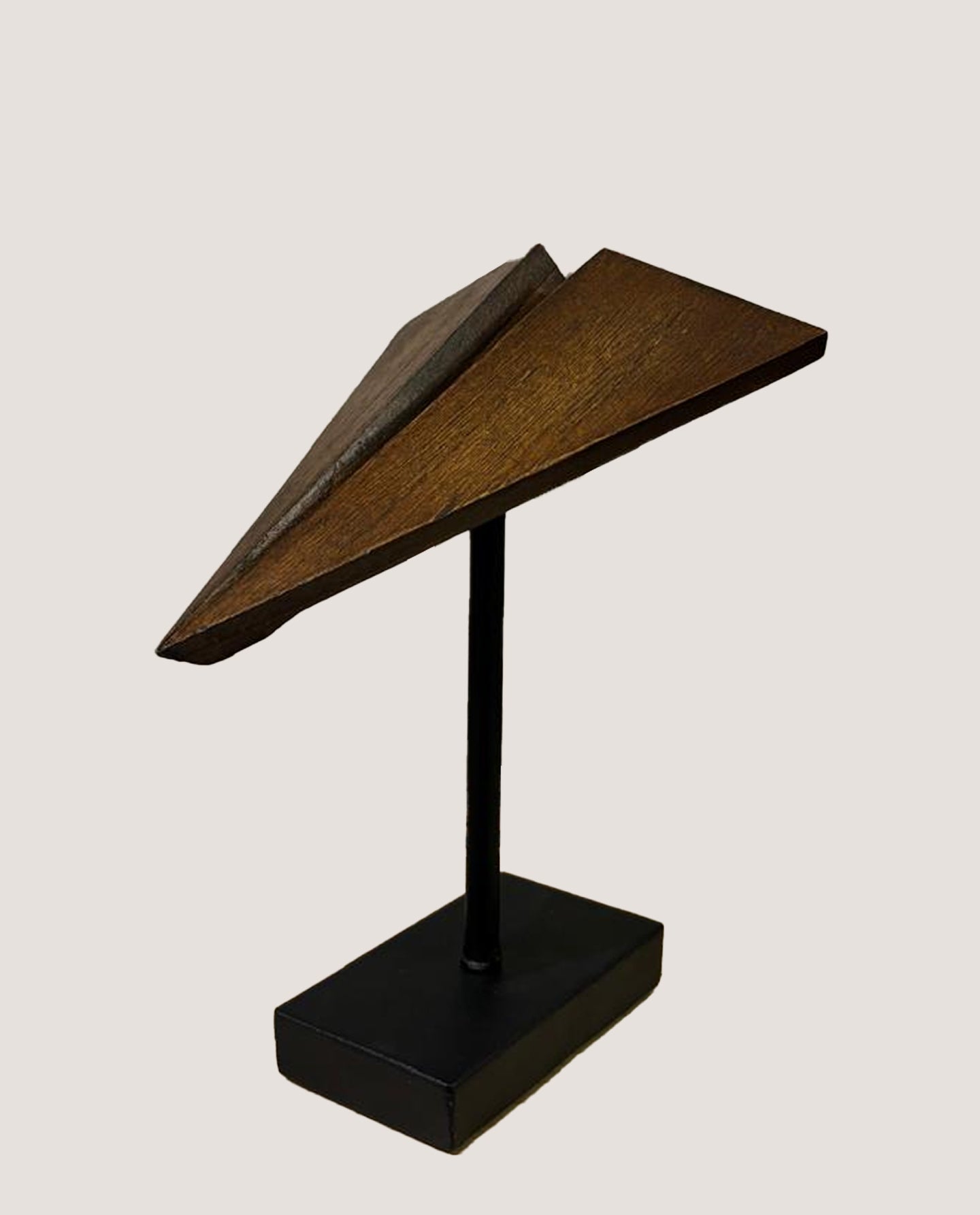 Escultura Avião de Papel