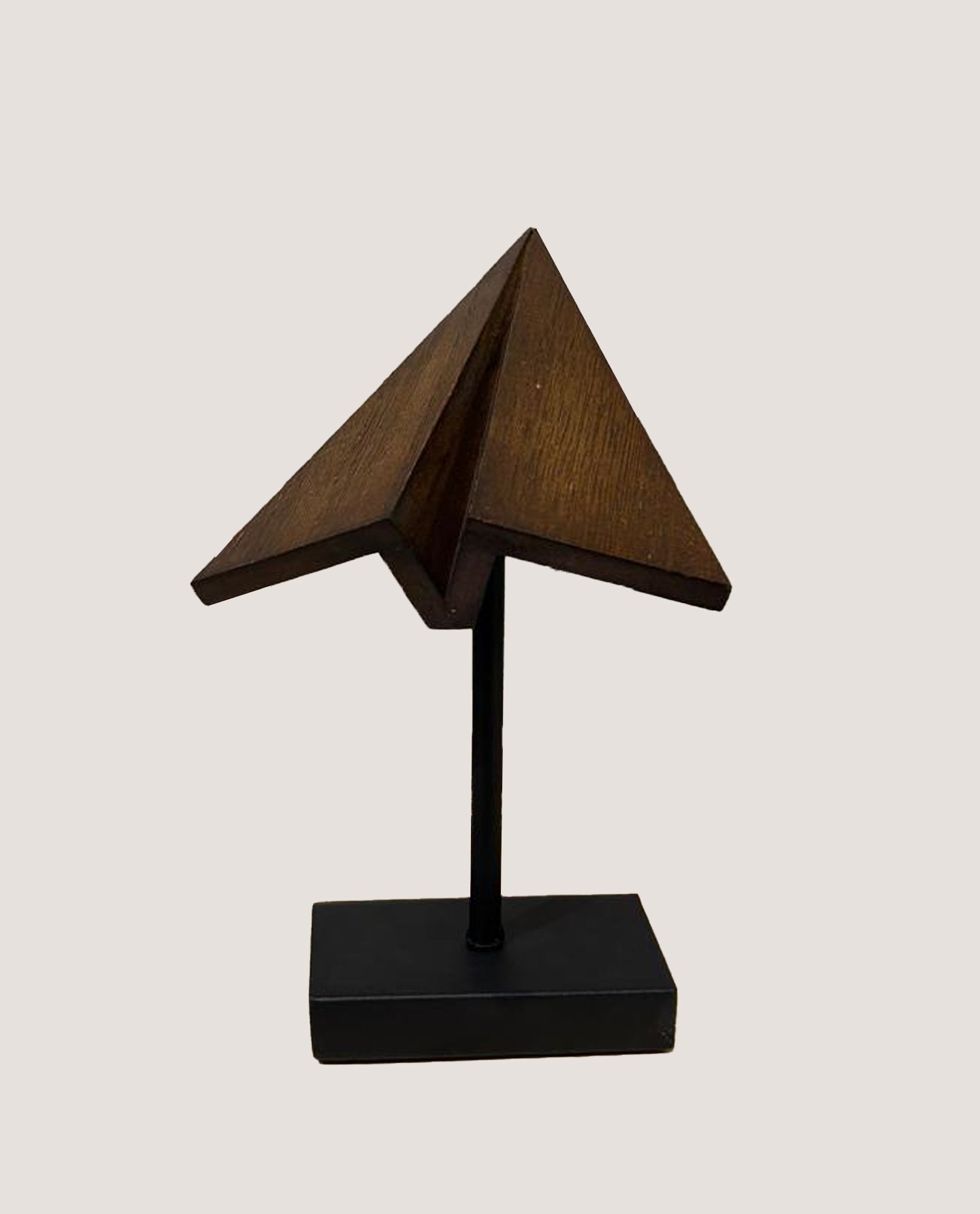 Escultura Avião de Papel