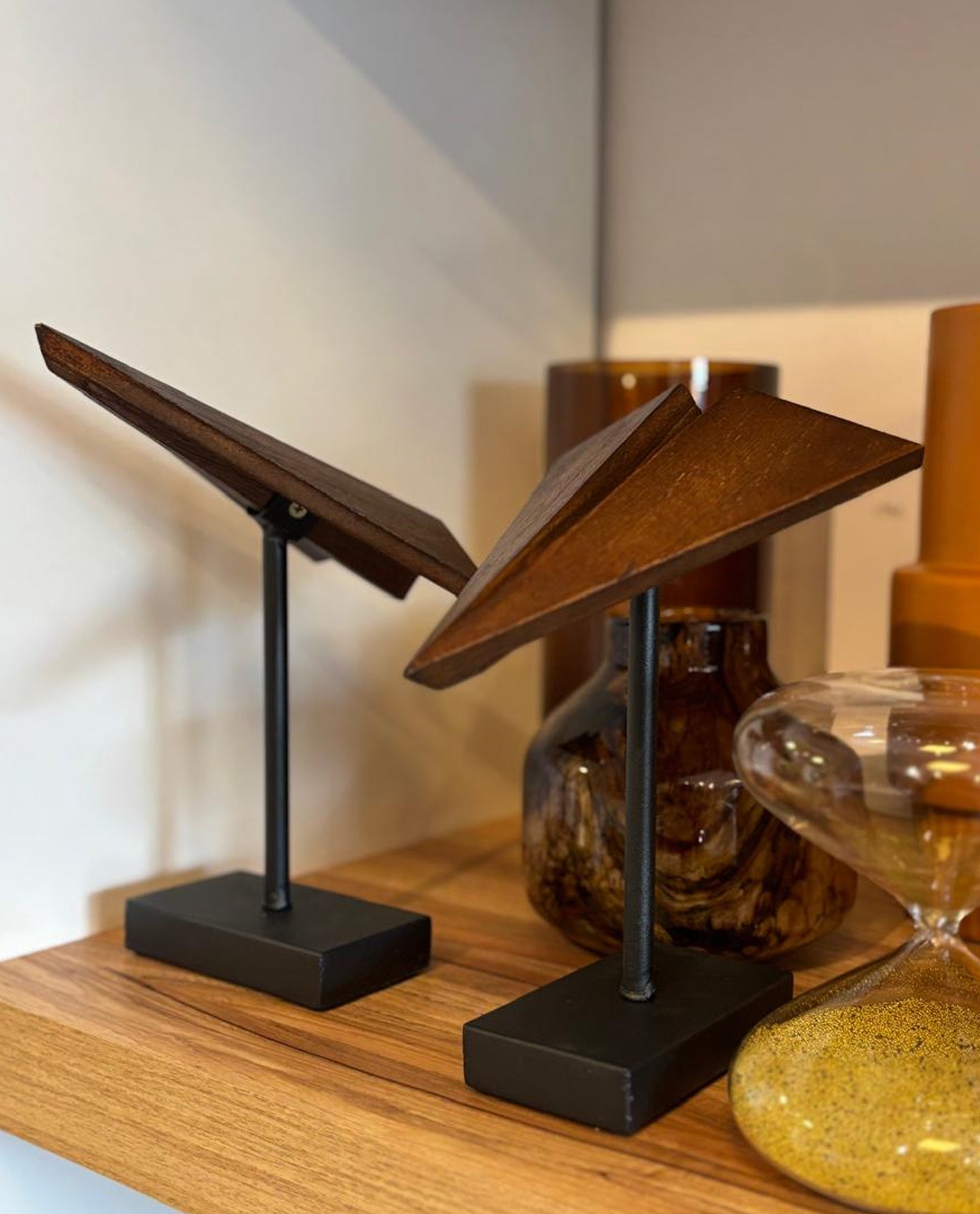 Escultura Avião de Papel