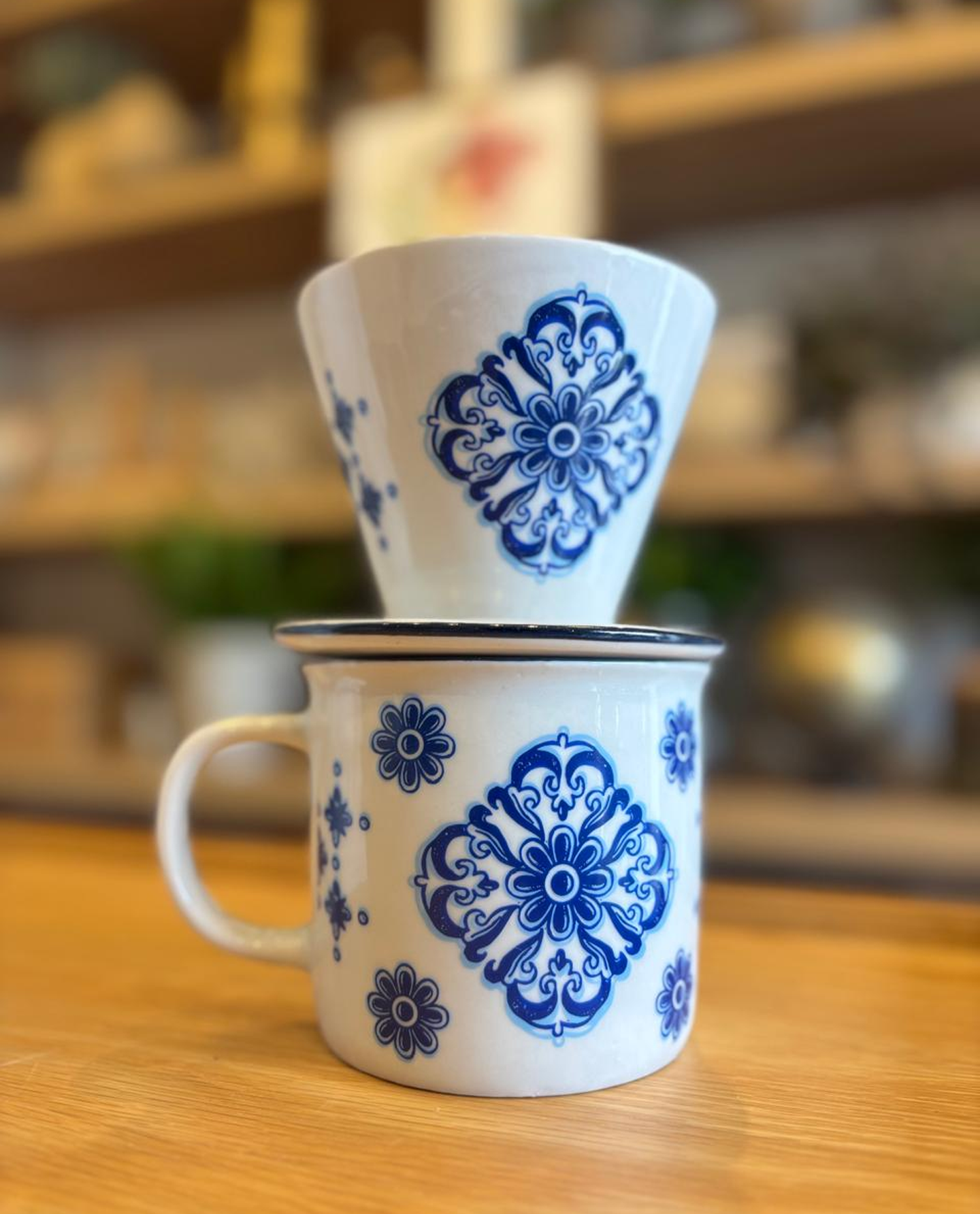 Conjunto Caneca de Café e Coador de Café