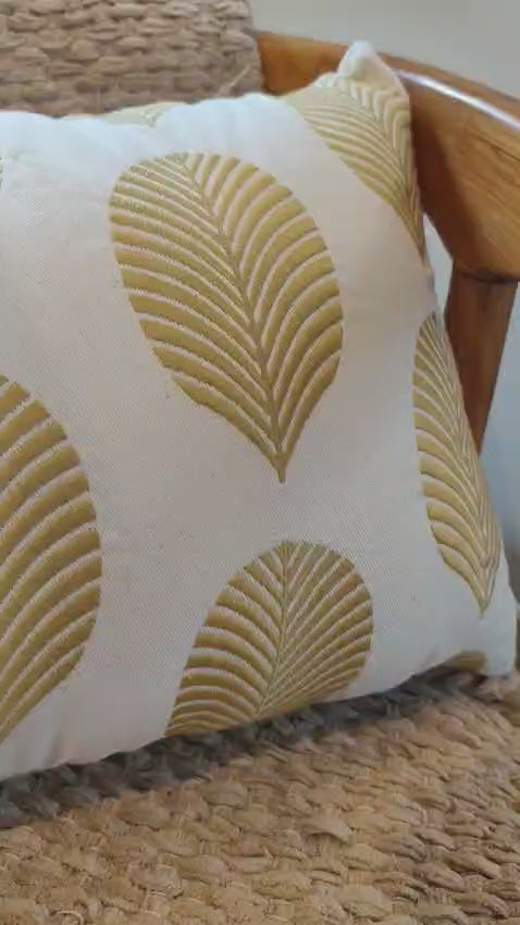 Carregar vídeo: Almofada Bordada Folha